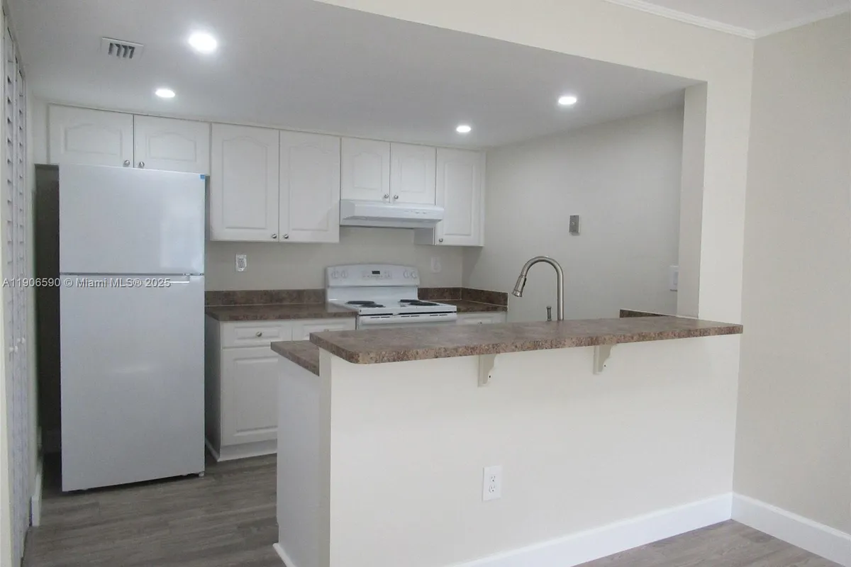 6825 SW 45th Ln # 12, Miami FL 33155