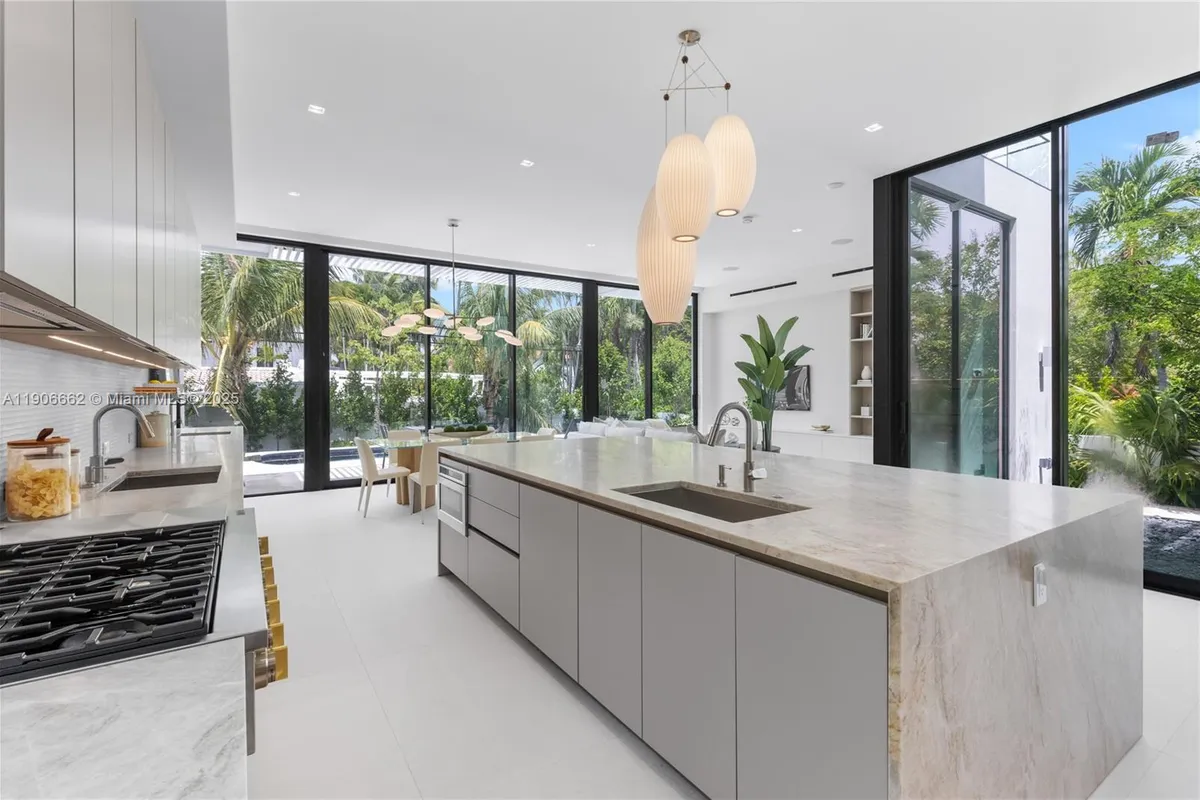 4504 Sheridan Ave, Miami Beach FL 33140