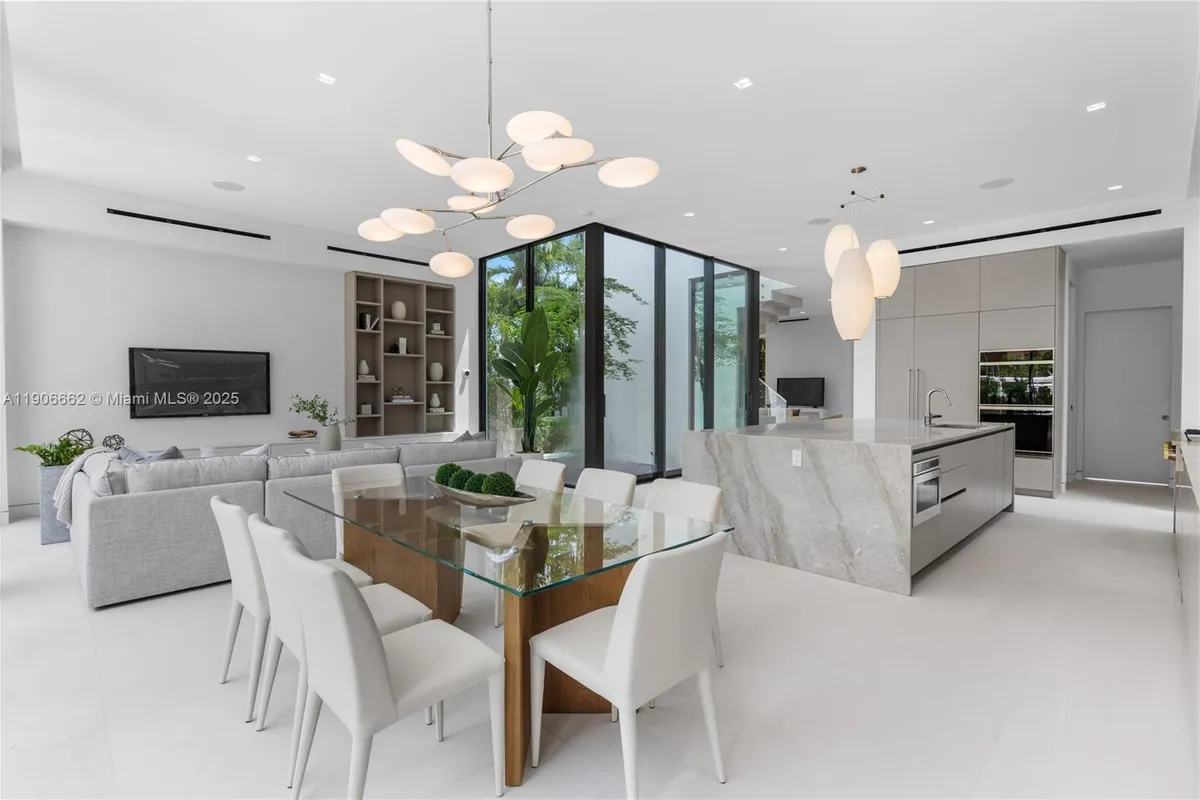 4504 Sheridan Ave, Miami Beach FL 33140