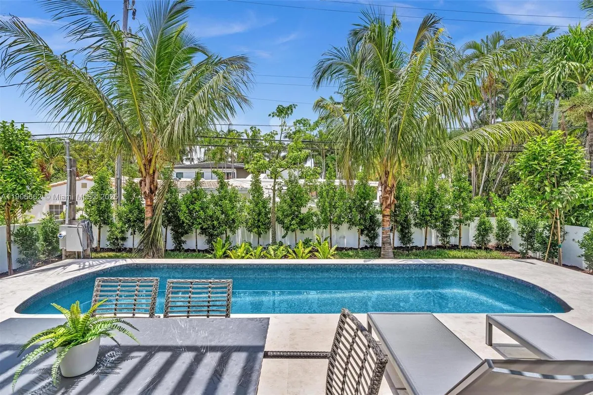 4504 Sheridan Ave, Miami Beach FL 33140