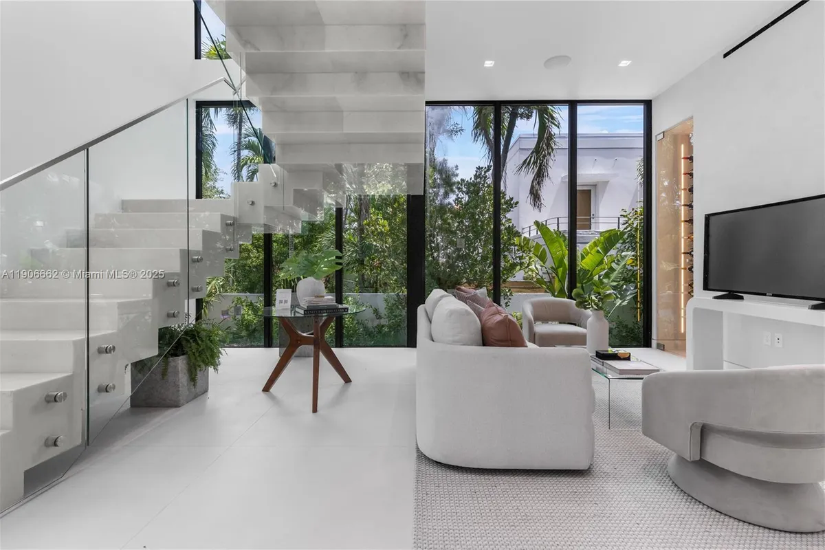 4504 Sheridan Ave, Miami Beach FL 33140