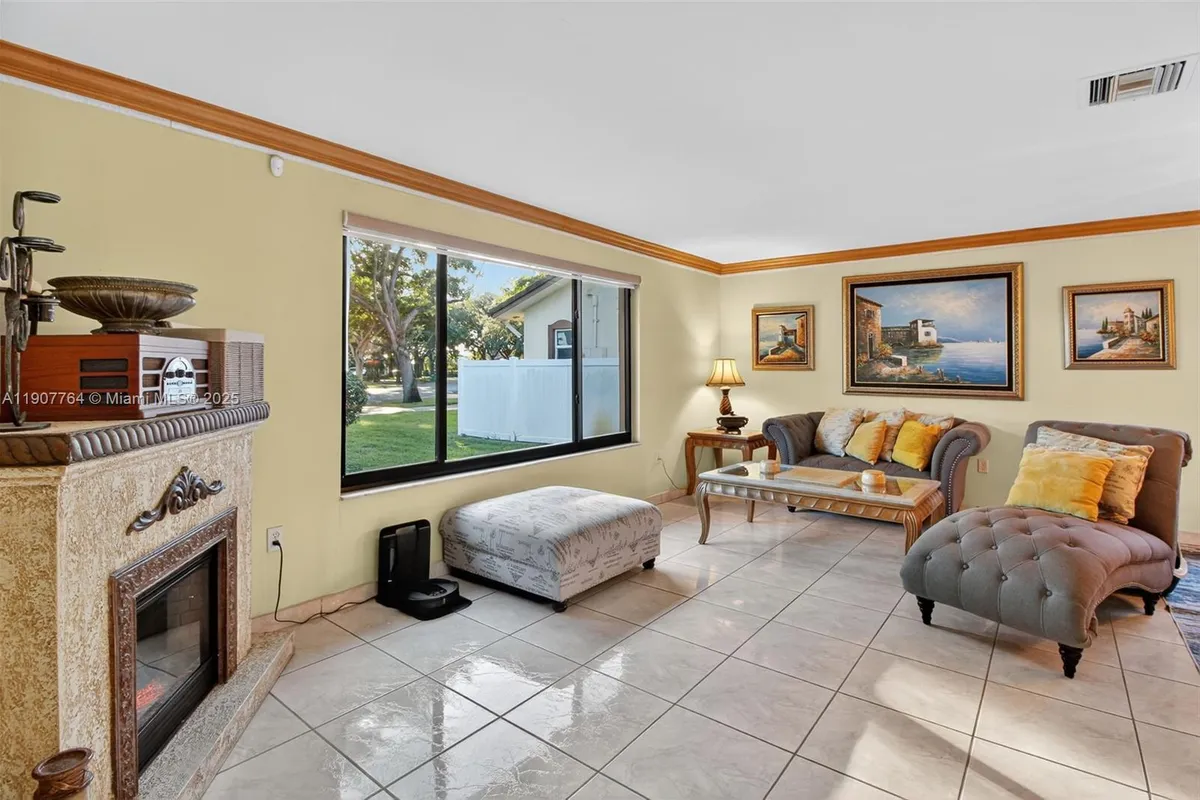 15010 Dunbarton Pl, Miami Lakes FL 33016