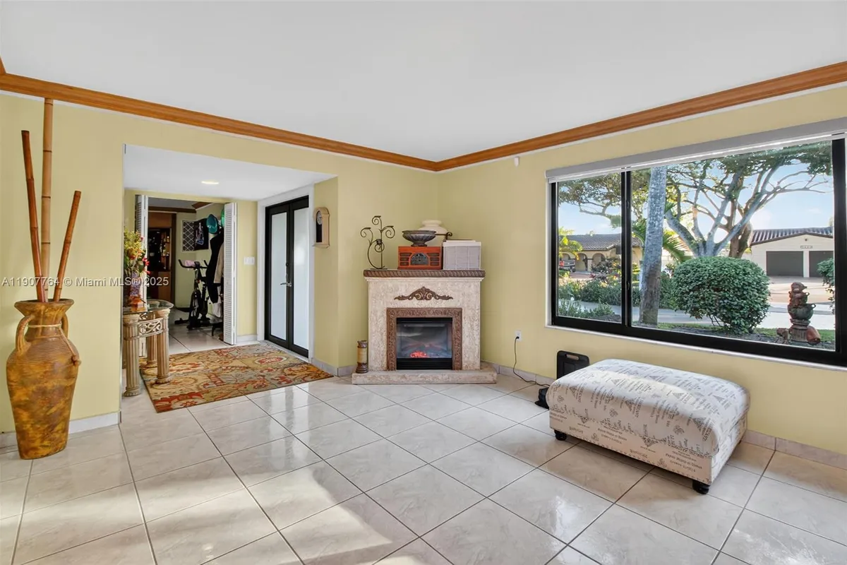 15010 Dunbarton Pl, Miami Lakes FL 33016