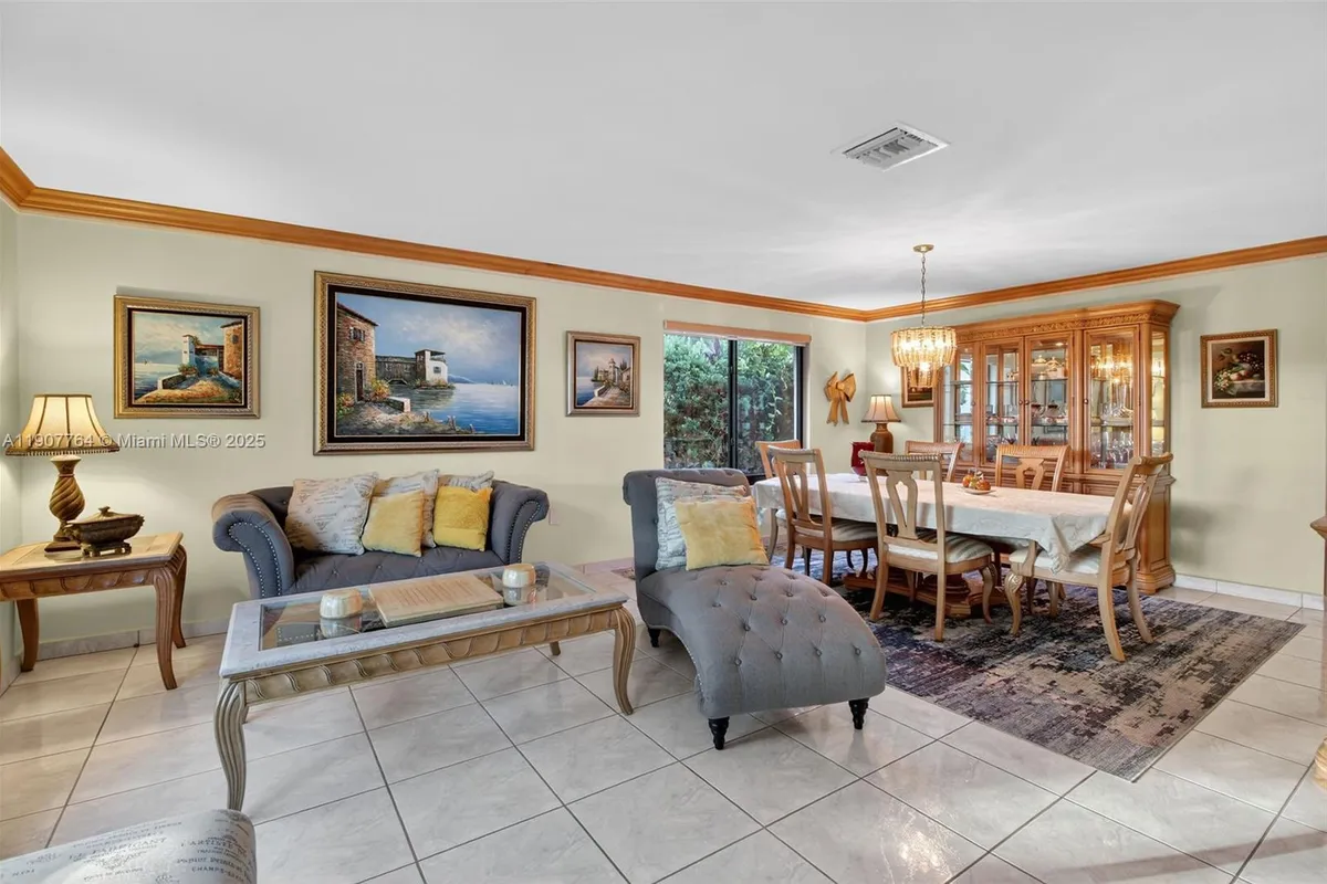 15010 Dunbarton Pl, Miami Lakes FL 33016