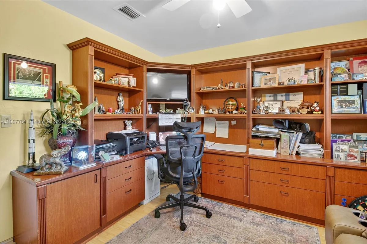 15010 Dunbarton Pl, Miami Lakes FL 33016