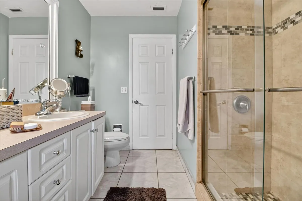 15010 Dunbarton Pl, Miami Lakes FL 33016