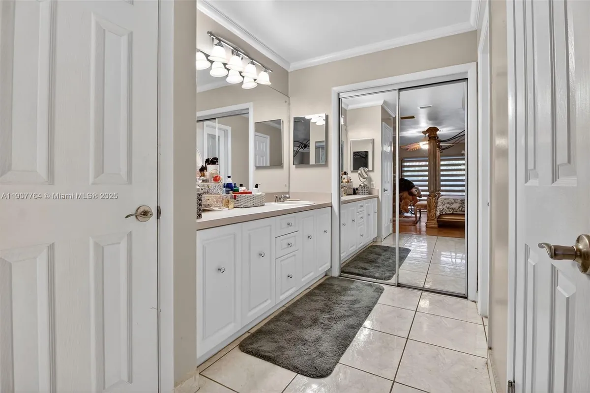 15010 Dunbarton Pl, Miami Lakes FL 33016