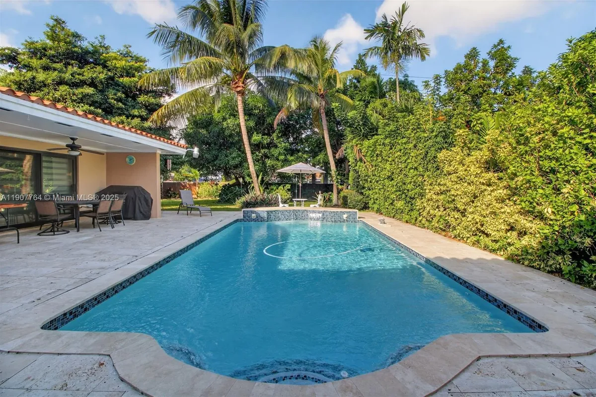 15010 Dunbarton Pl, Miami Lakes FL 33016