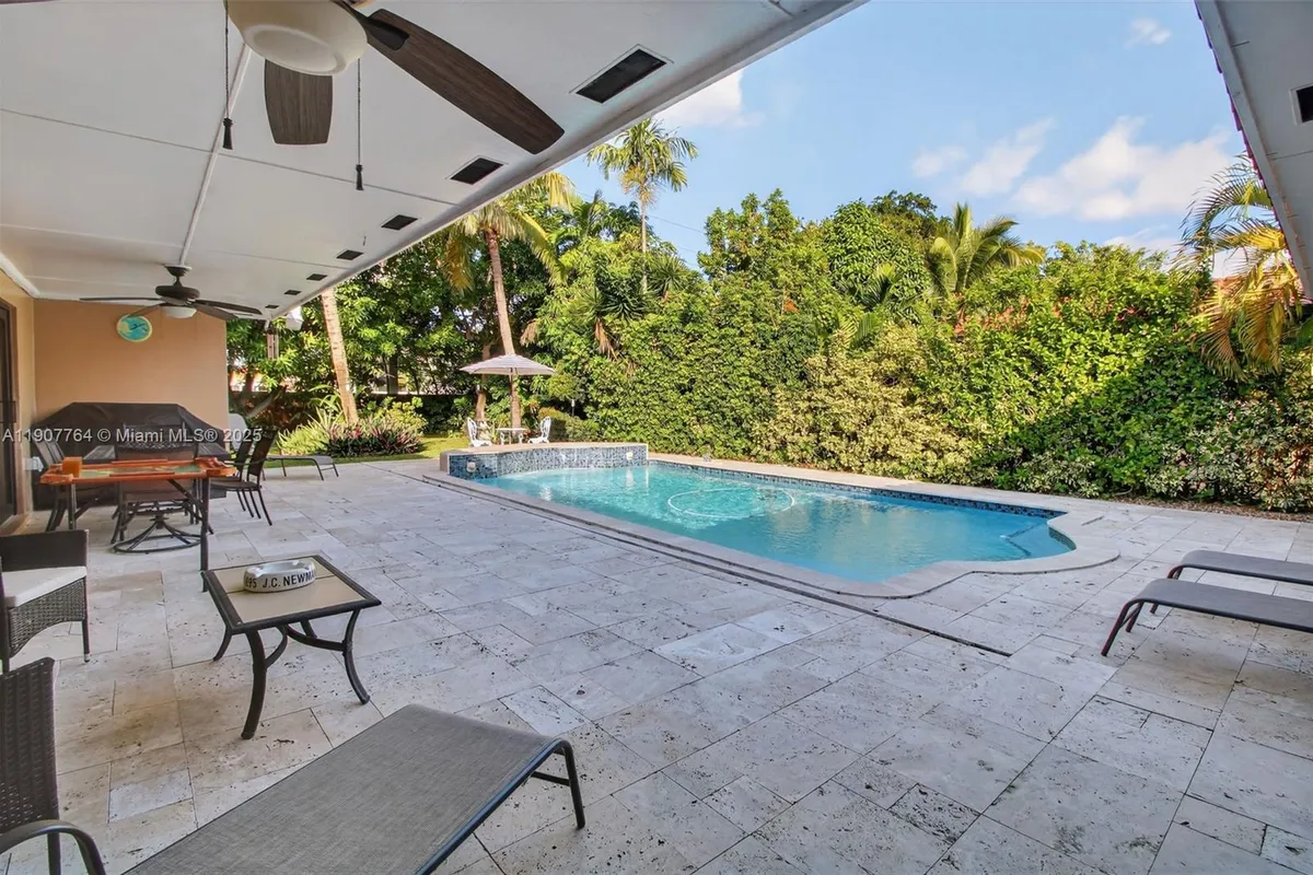 15010 Dunbarton Pl, Miami Lakes FL 33016