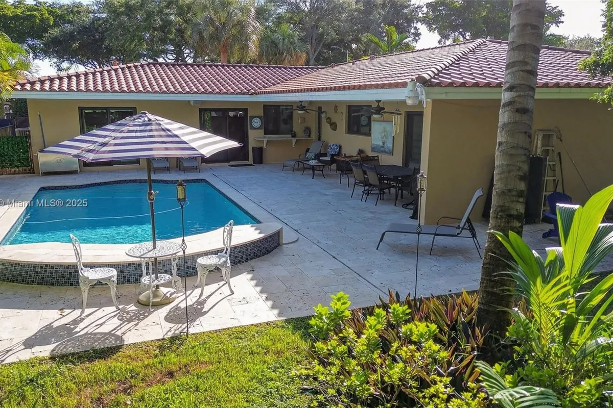 15010 Dunbarton Pl, Miami Lakes FL 33016