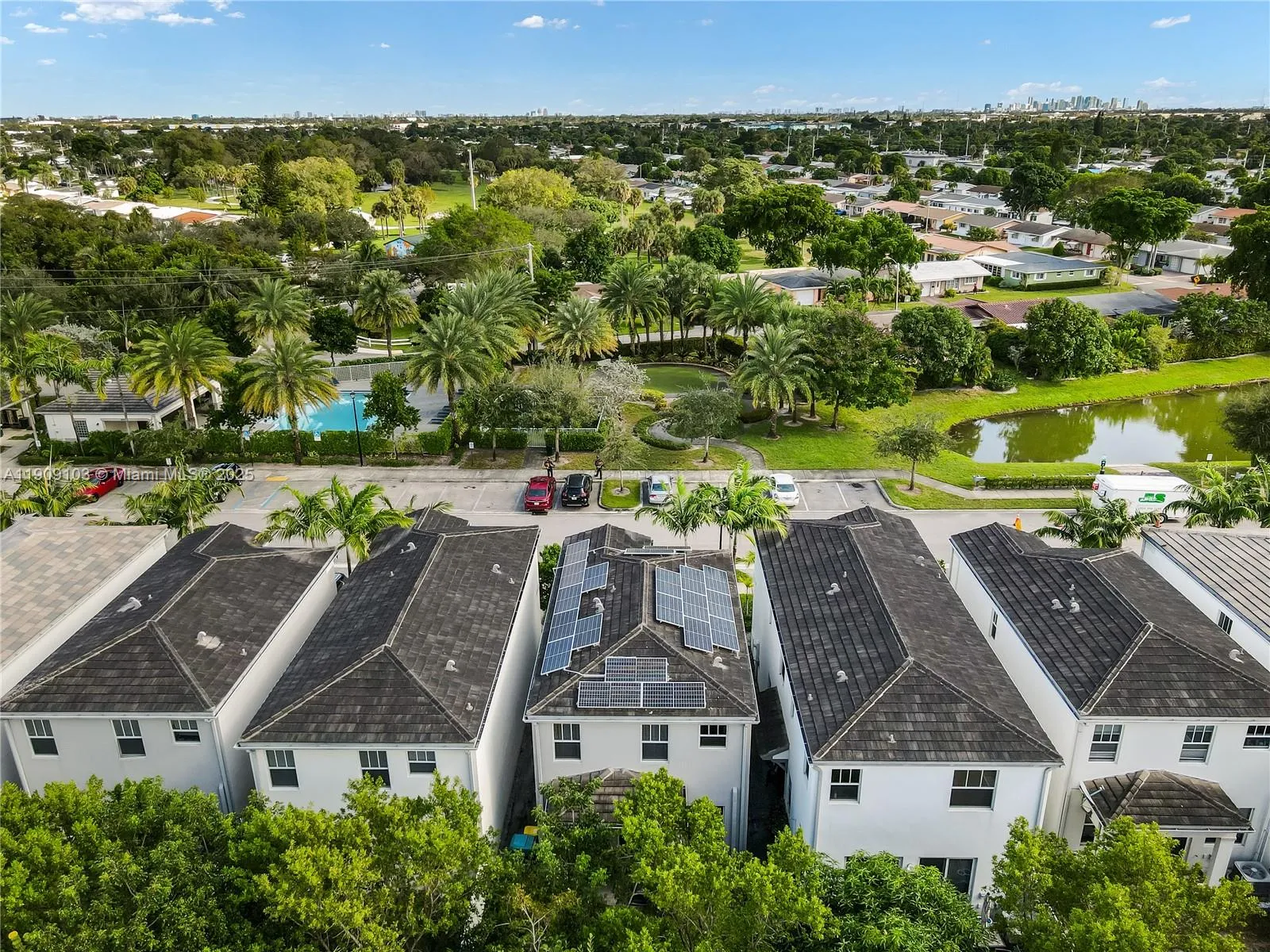 4445 NW 48th Ter, Tamarac FL 33319