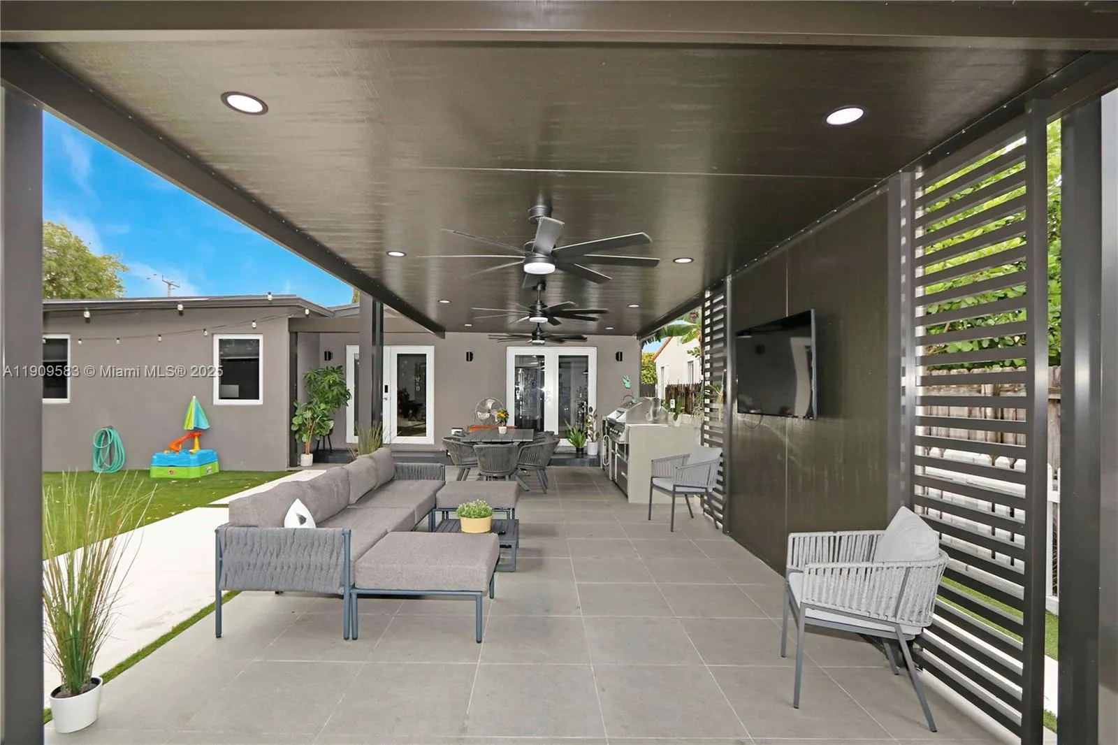 6521 SW 31st St, Miami FL 33155