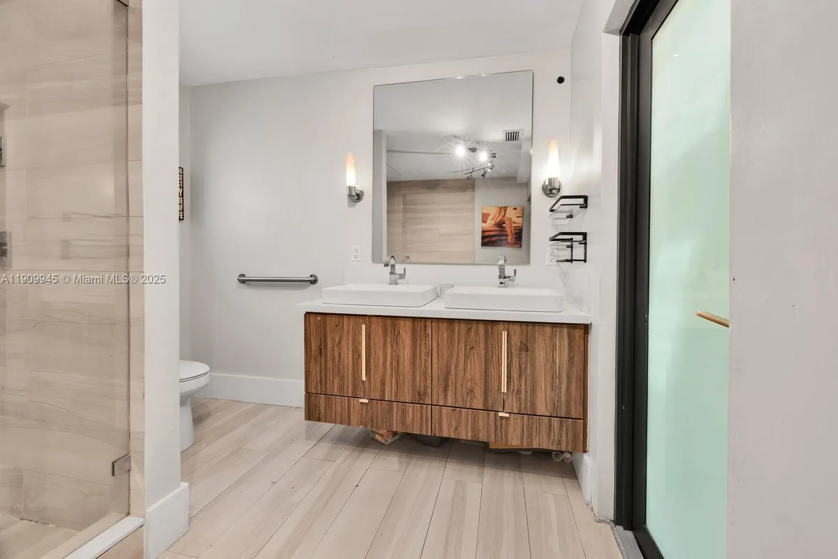 1009 Genoa St, Coral Gables FL 33134