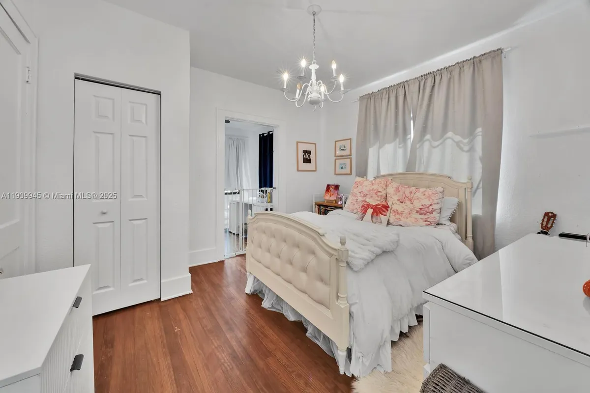 1009 Genoa St, Coral Gables FL 33134