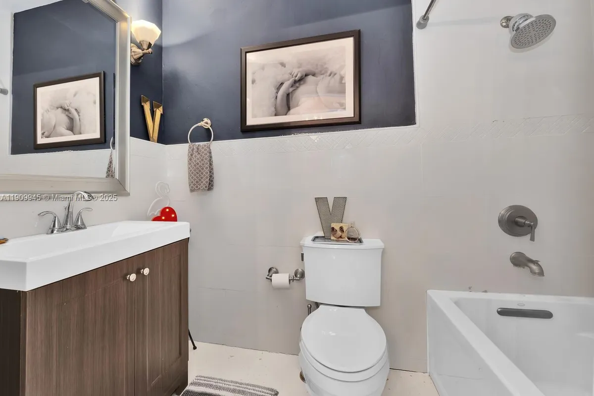 1009 Genoa St, Coral Gables FL 33134