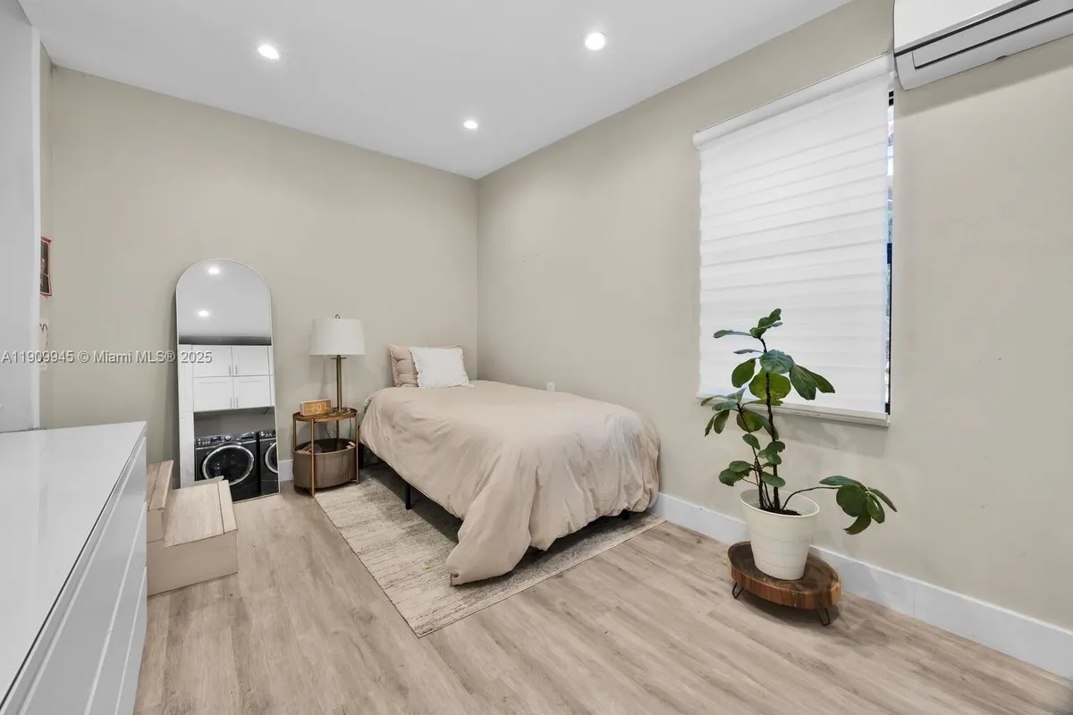 1009 Genoa St, Coral Gables FL 33134