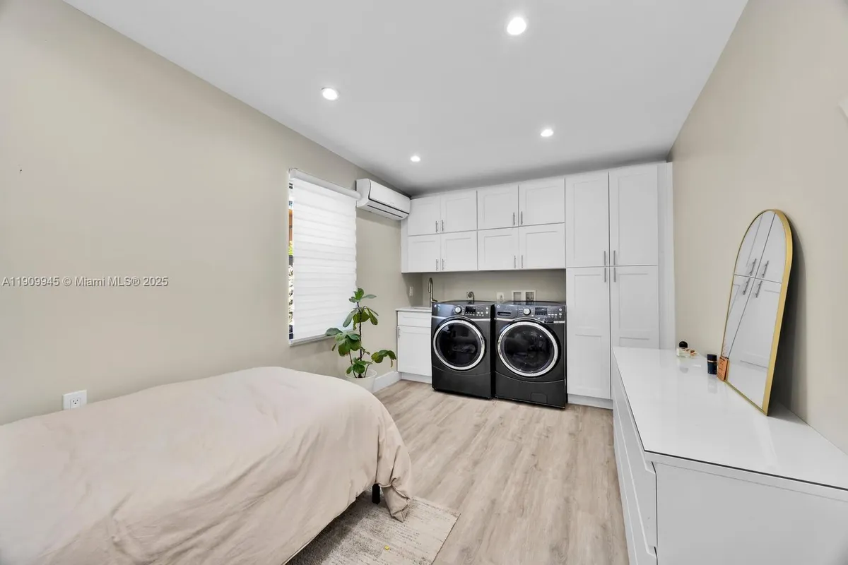 1009 Genoa St, Coral Gables FL 33134