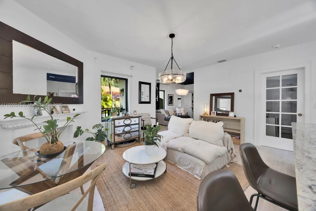 1009 Genoa St, Coral Gables FL 33134