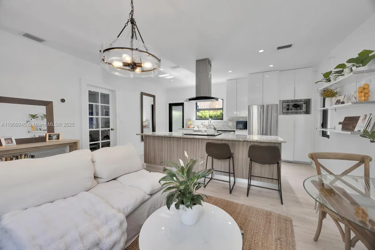 1009 Genoa St, Coral Gables FL 33134