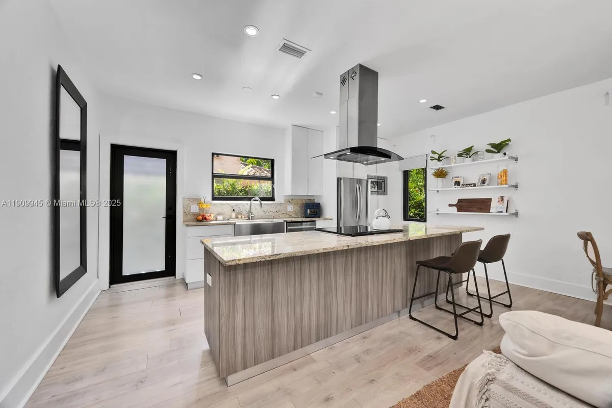 1009 Genoa St, Coral Gables FL 33134