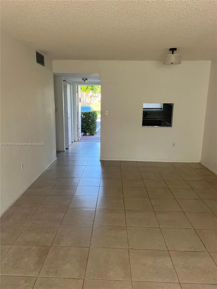 8400 Sunrise Lakes Blvd # 106, Sunrise FL 33322