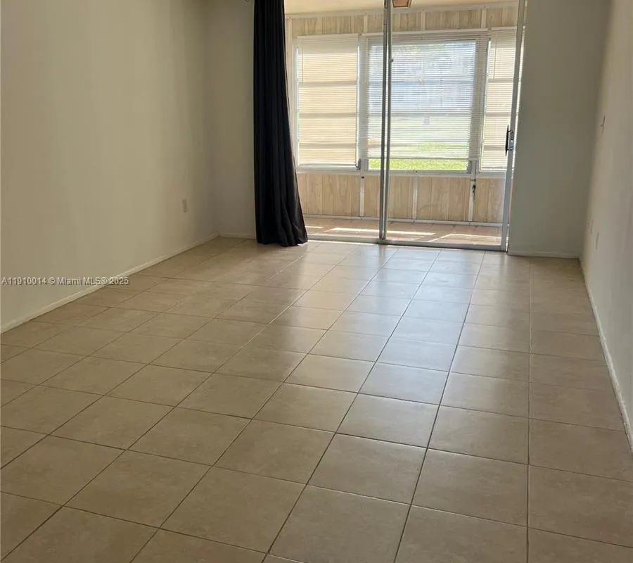 8400 Sunrise Lakes Blvd # 106, Sunrise FL 33322