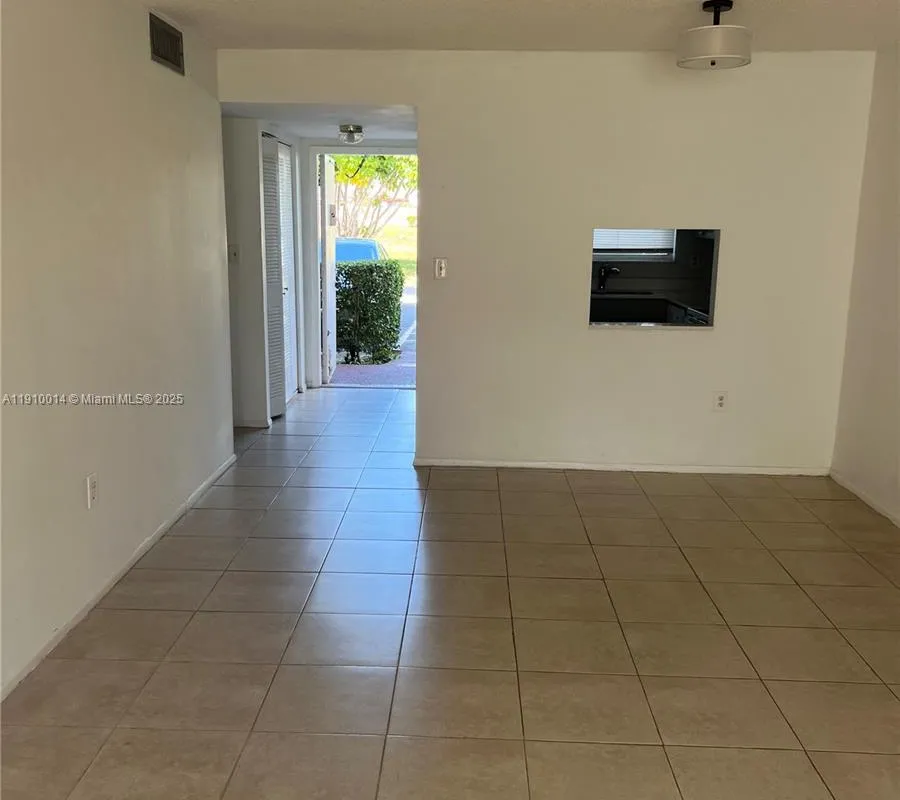 8400 Sunrise Lakes Blvd # 106, Sunrise FL 33322