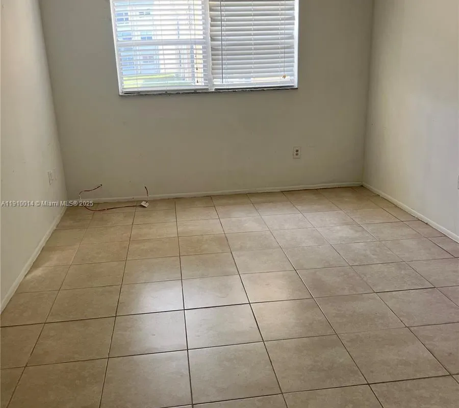 8400 Sunrise Lakes Blvd # 106, Sunrise FL 33322