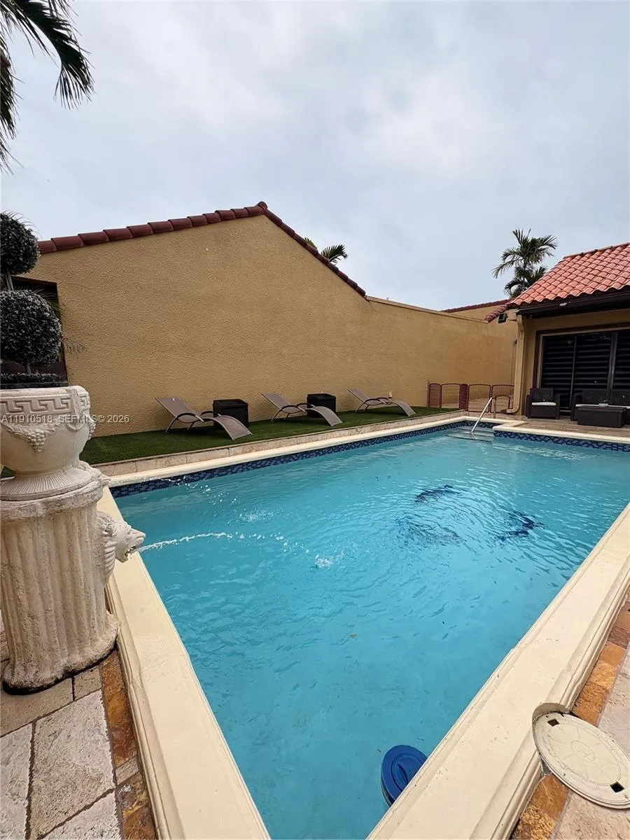 20305 NE 10th Ct, Miami FL 33179