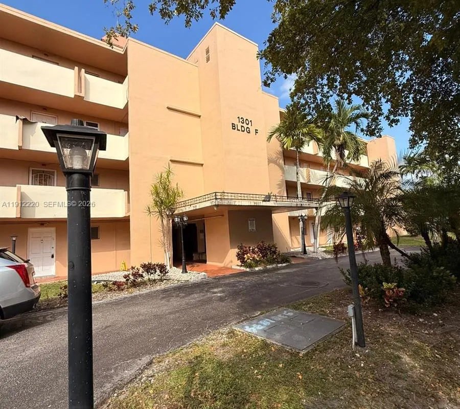 1301 NE 191st St # F110, Miami FL 33179