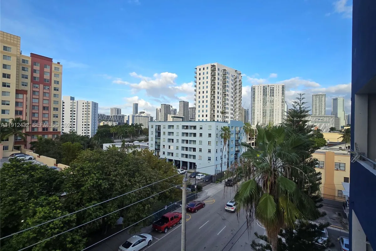 546 SW 1st ST # 612, Miami FL 33130