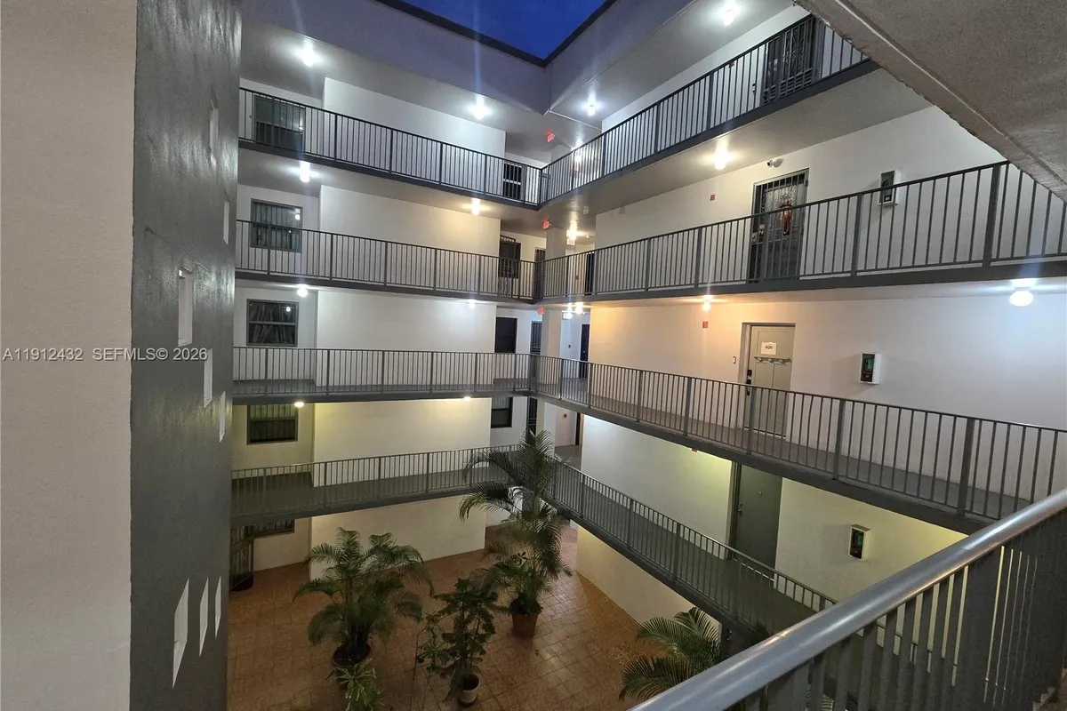 546 SW 1st ST # 612, Miami FL 33130