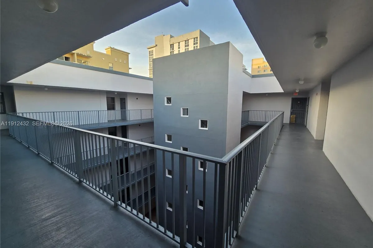 546 SW 1st ST # 612, Miami FL 33130