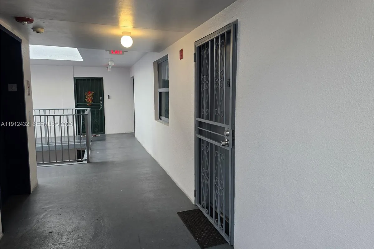 546 SW 1st ST # 612, Miami FL 33130