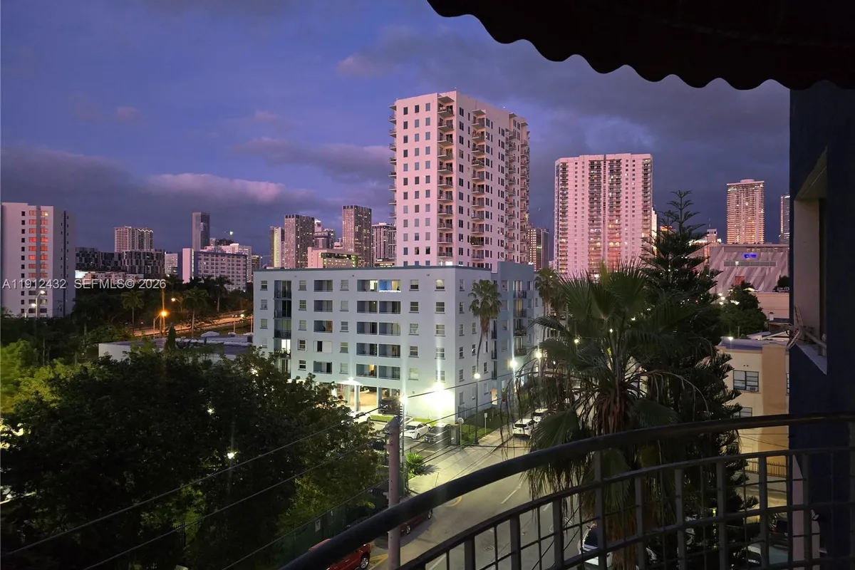 546 SW 1st ST # 612, Miami FL 33130