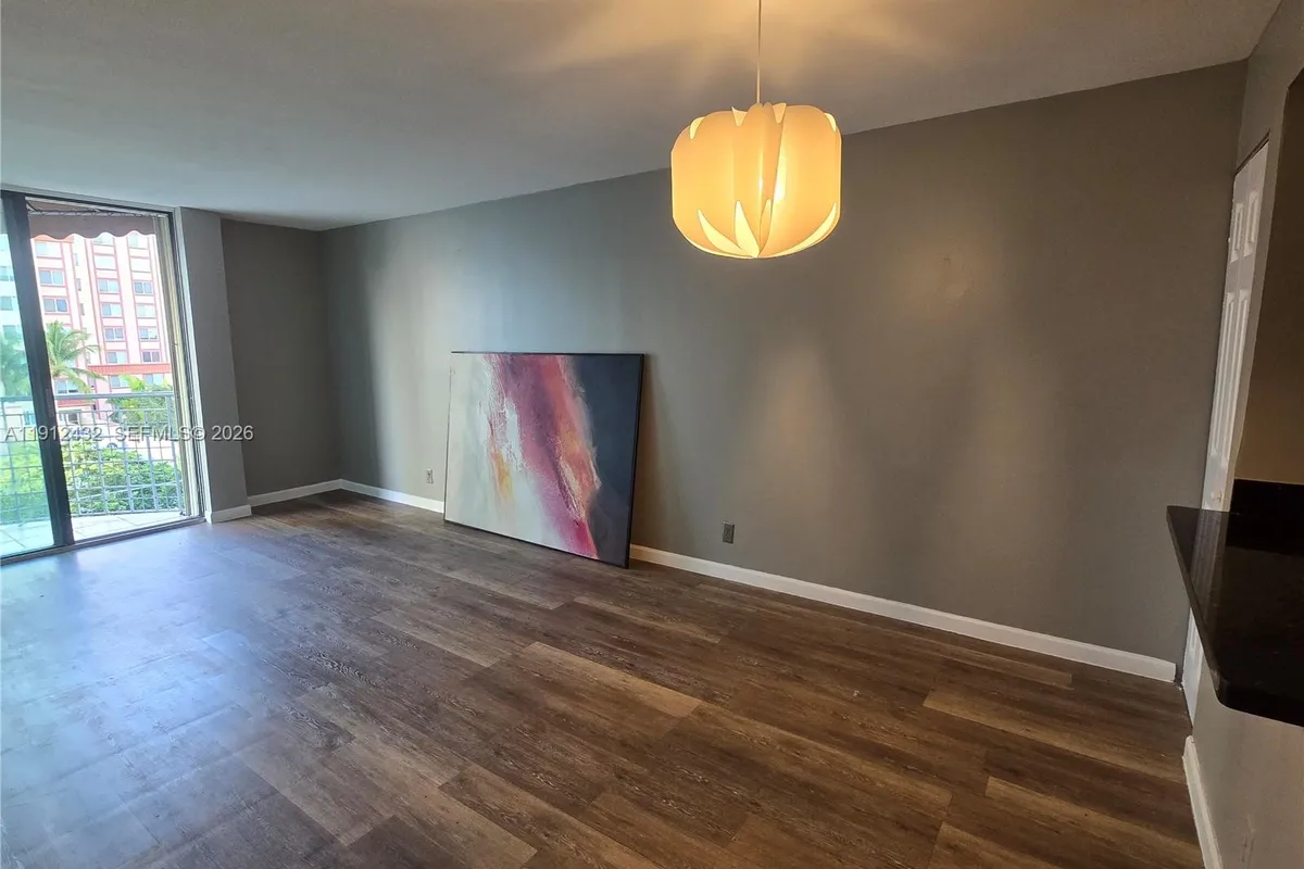 546 SW 1st ST # 612, Miami FL 33130