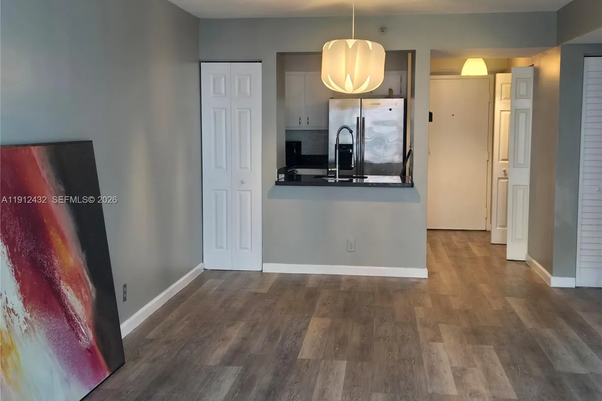 546 SW 1st ST # 612, Miami FL 33130