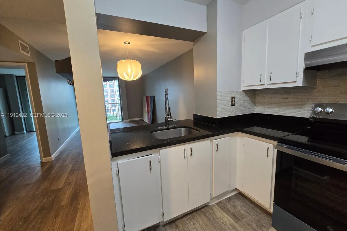 546 SW 1st ST # 612, Miami FL 33130