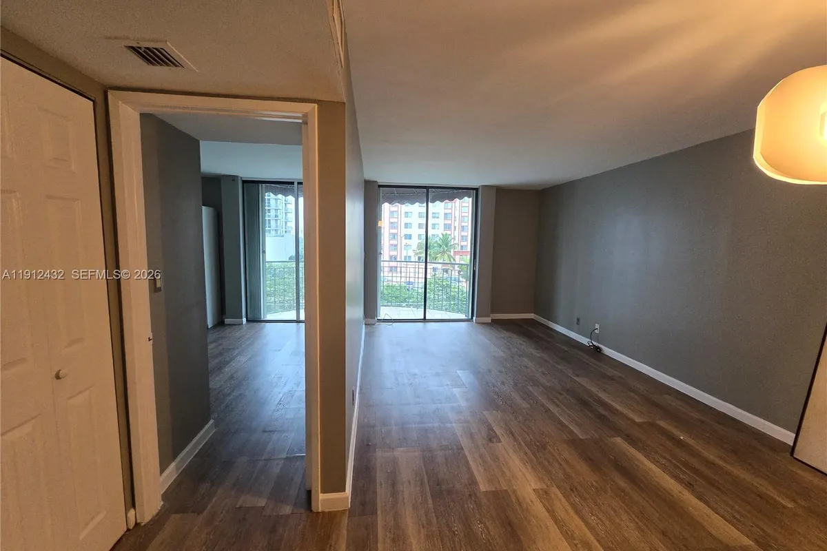 546 SW 1st ST # 612, Miami FL 33130