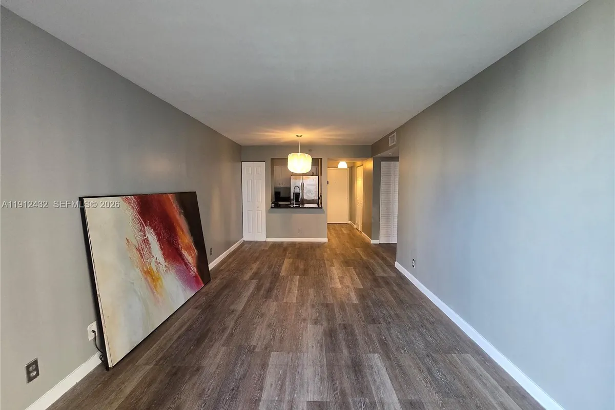 546 SW 1st ST # 612, Miami FL 33130