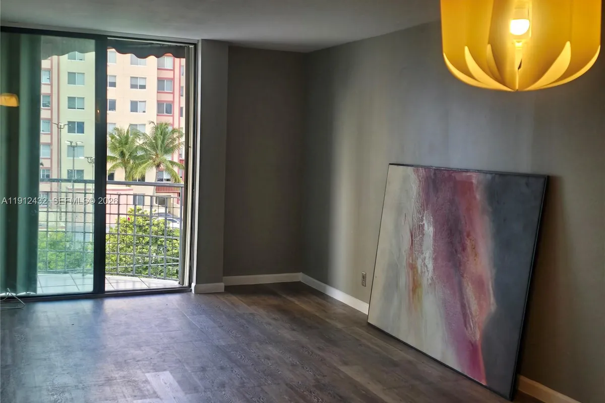 546 SW 1st ST # 612, Miami FL 33130