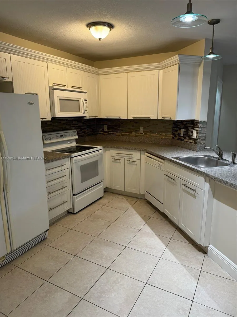 4025 W Mcnab Rd # E109, Pompano Beach FL 33069