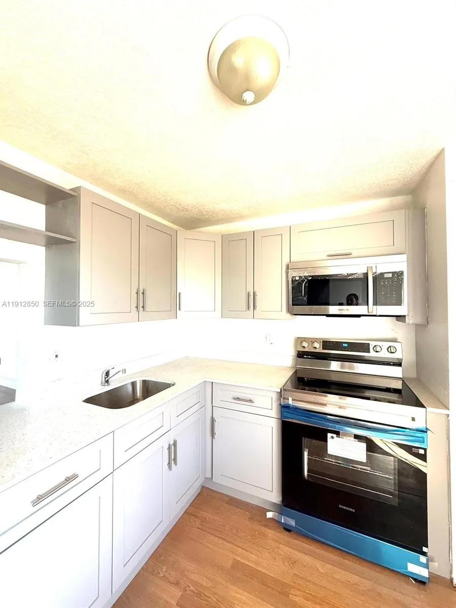 1401 NE 191st St # D409, Miami FL 33179