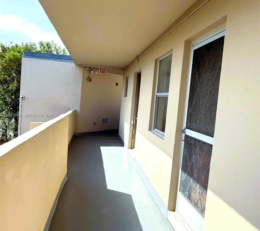 1401 NE 191st St # D409, Miami FL 33179