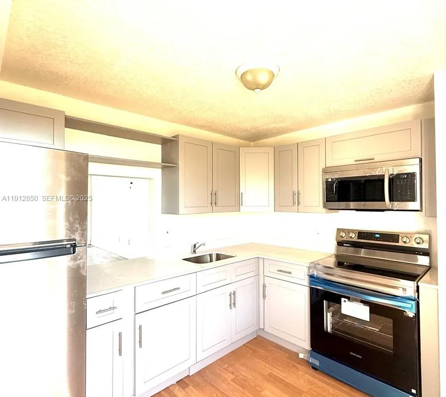 1401 NE 191st St # D409, Miami FL 33179