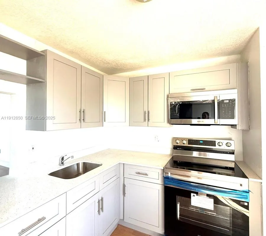 1401 NE 191st St # D409, Miami FL 33179