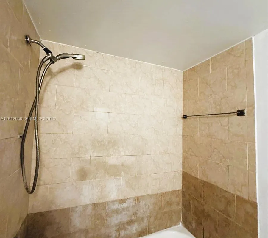 1401 NE 191st St # D409, Miami FL 33179