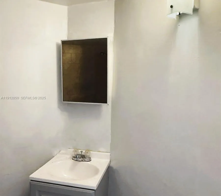 1401 NE 191st St # D409, Miami FL 33179