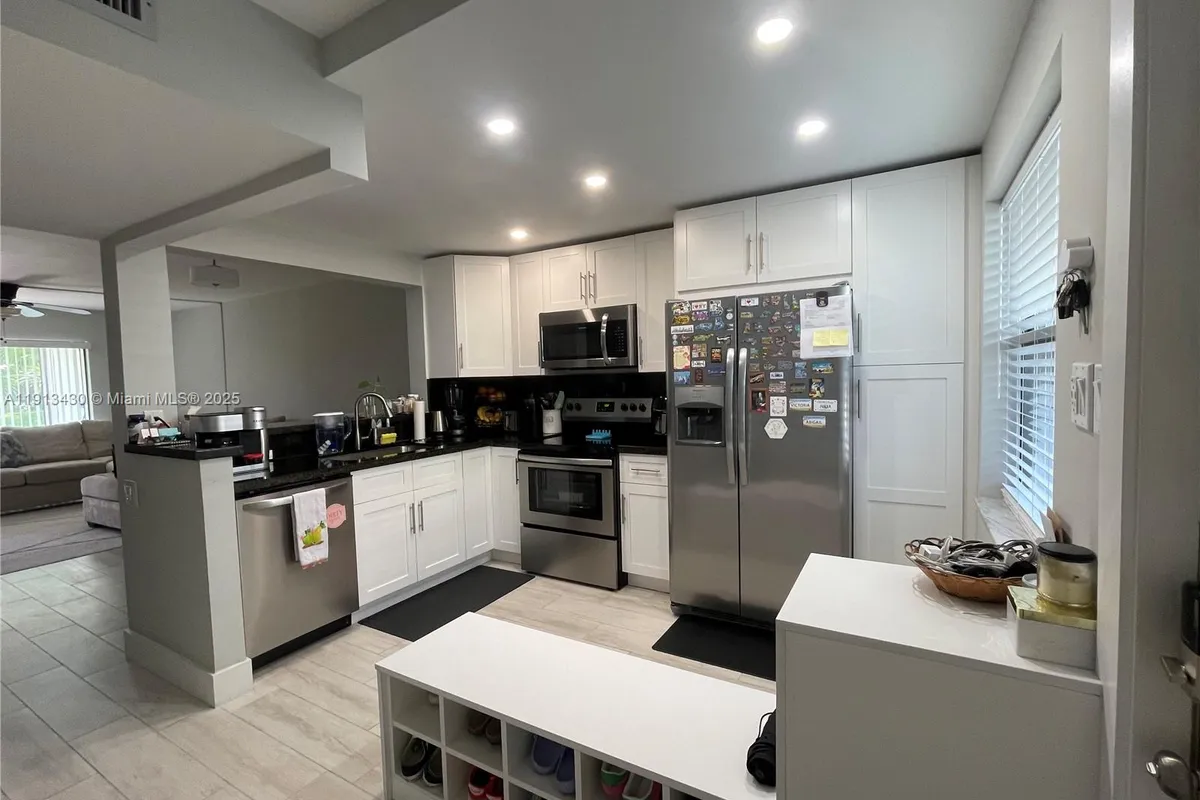 1290 S Military Trl # 411, Deerfield Beach FL 33442