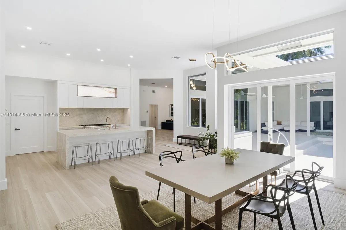 7675 Steeplechase Dr, Palm Beach Gardens FL 33418